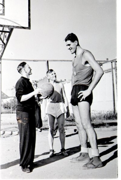 Krumins con l’allenatore Gomelsky